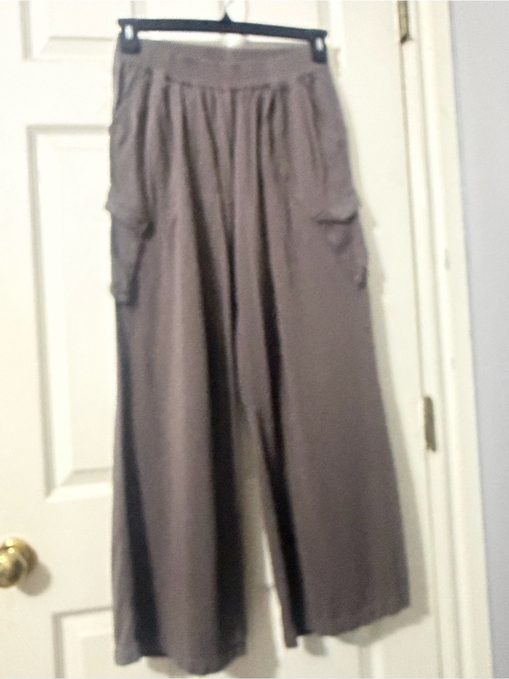 Wide-Leg Cargo Pants in Taupe with Elastic Waist